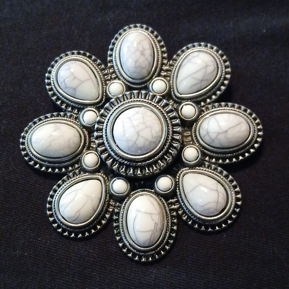 Vintage signed brooch with bale Silver And Grey crackle